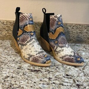 NWT Snake Print Booties Women’s Size 5.5